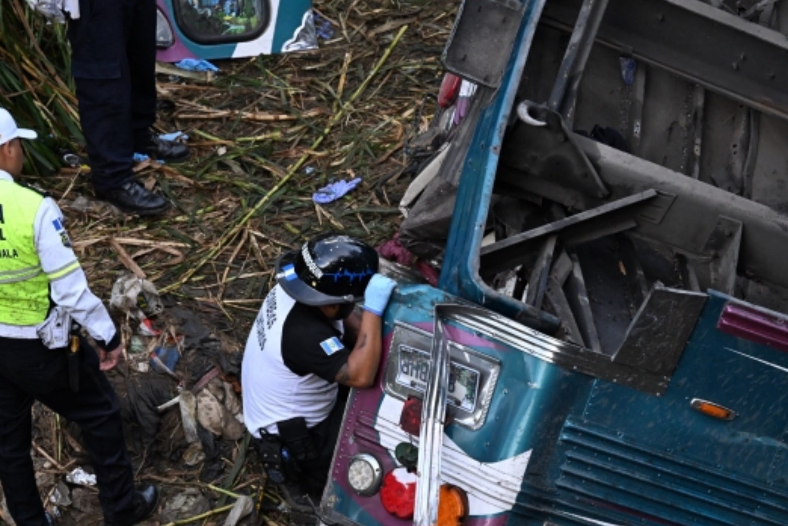 A bus carrying 75 people falls into a ravine in Guatemala: the death toll continues to rise, Magnate Daily